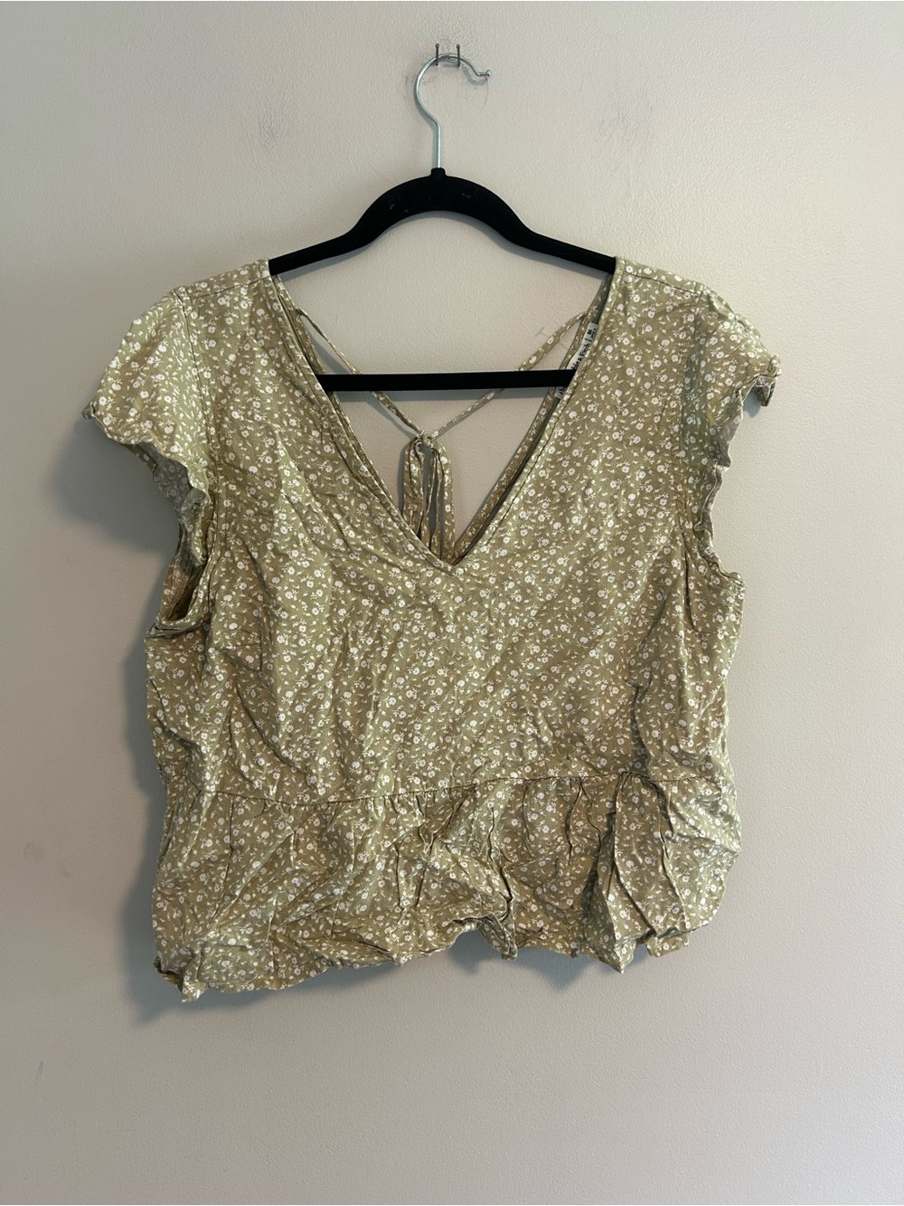 Abercrombie & fitch medium green & white floral V-Neck Floral Peplum Top blouse